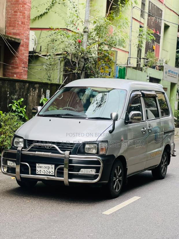 Toyota Noah 2.0 AWD (8 Seater) 2006 Silver