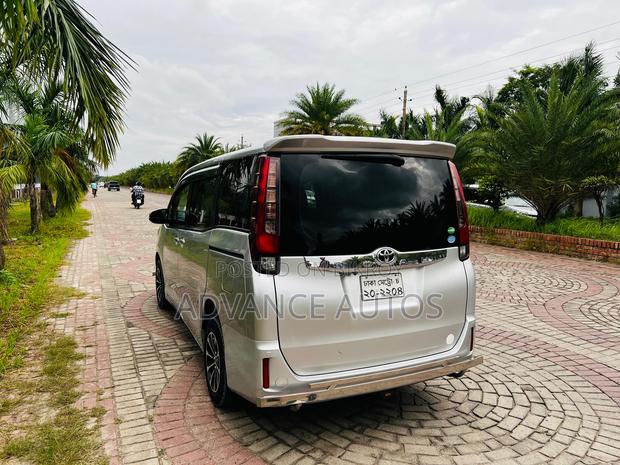 Toyota Noah 2016 Silver