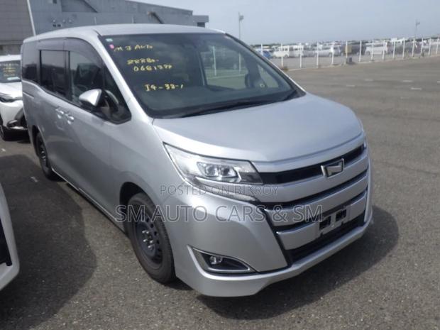 Toyota Noah 2021 Silver