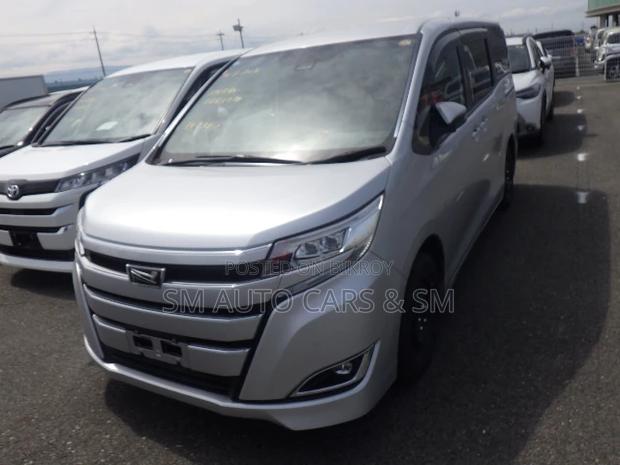 Toyota Noah 2021 Silver