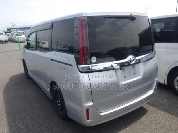 Toyota Noah 2021 Silver