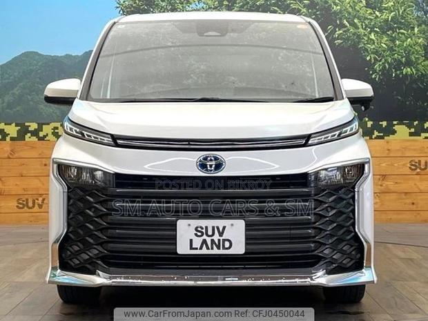 Toyota Voxy 2022 Pearl