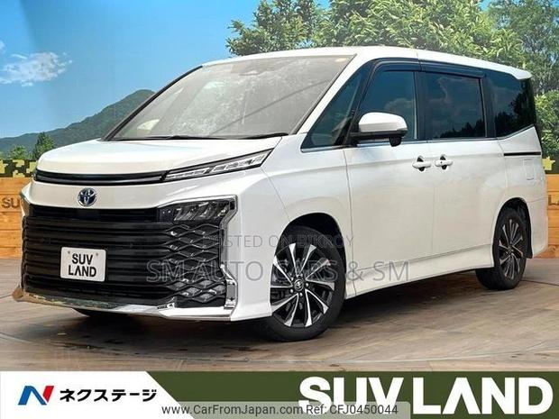 Toyota Voxy 2022 Pearl