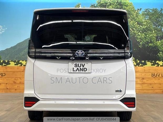 Toyota Voxy 2022 Pearl