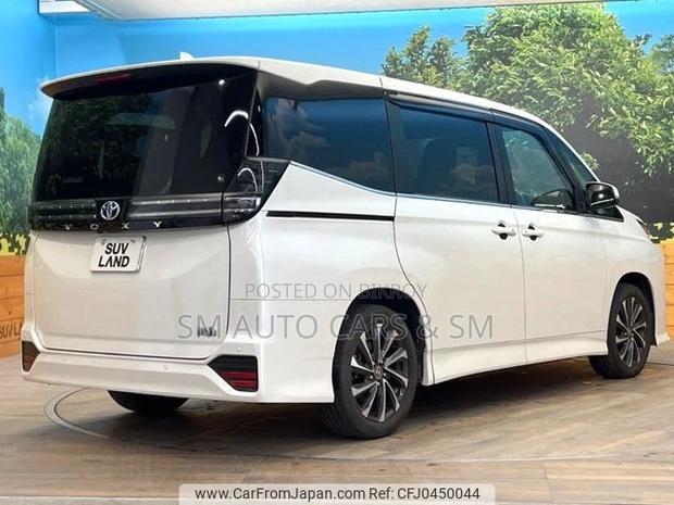 Toyota Voxy 2022 Pearl