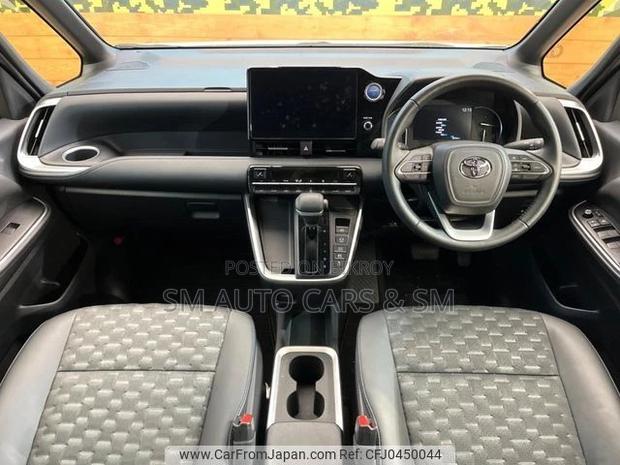 Toyota Voxy 2022 Pearl