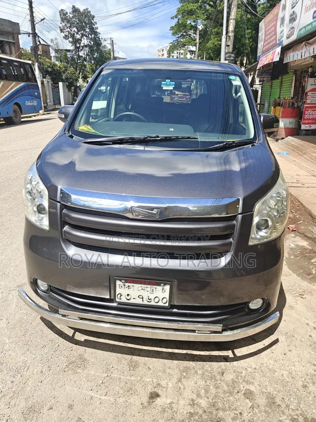 Toyota Noah 2008 Gray