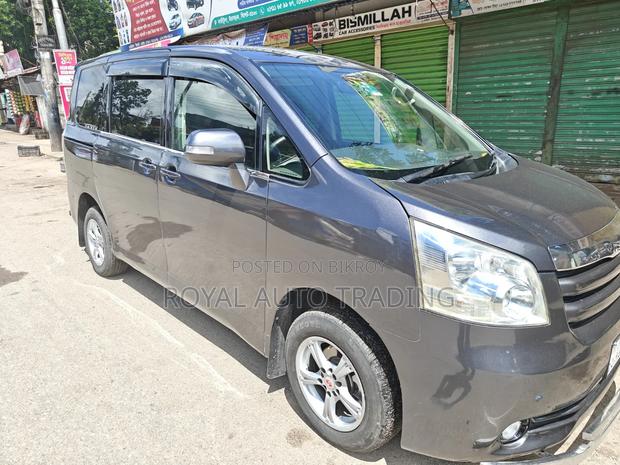 Toyota Noah 2008 Gray