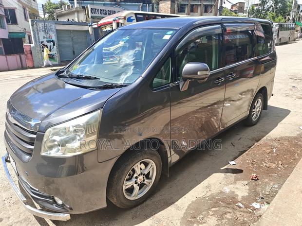 Toyota Noah 2008 Gray