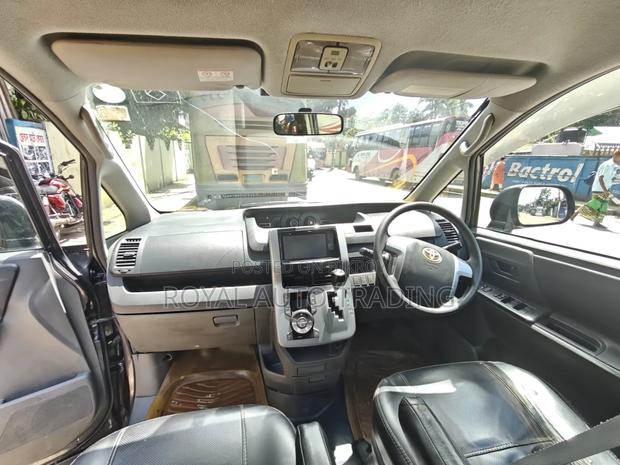 Toyota Noah 2008 Gray