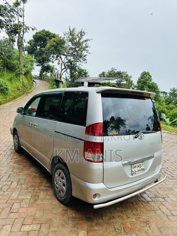 Toyota Noah 2.0 AWD (8 Seater) 2003 Silver