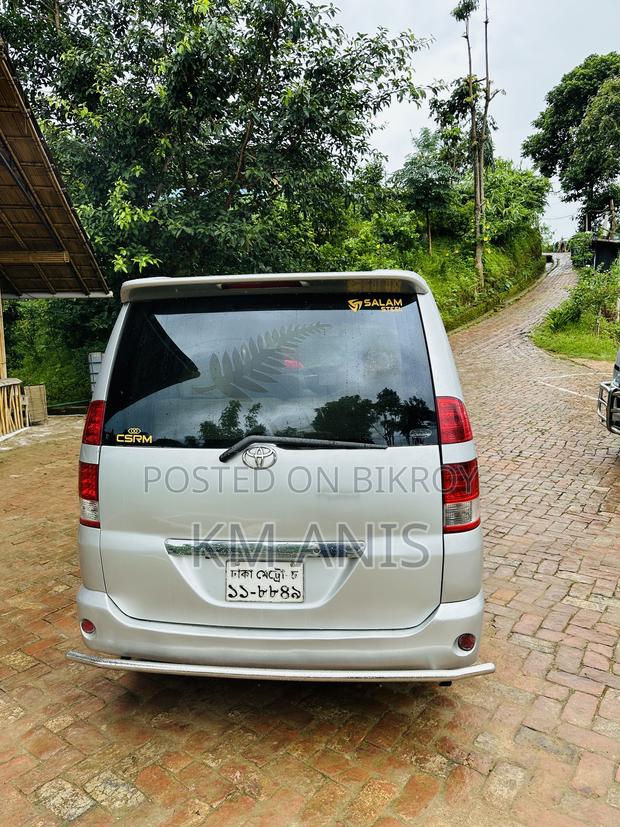 Toyota Noah 2.0 AWD (8 Seater) 2003 Silver