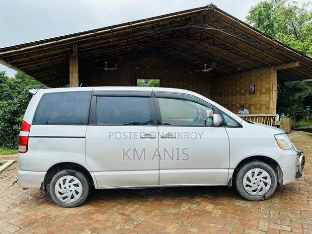 Toyota Noah 2.0 AWD (8 Seater) 2003 Silver