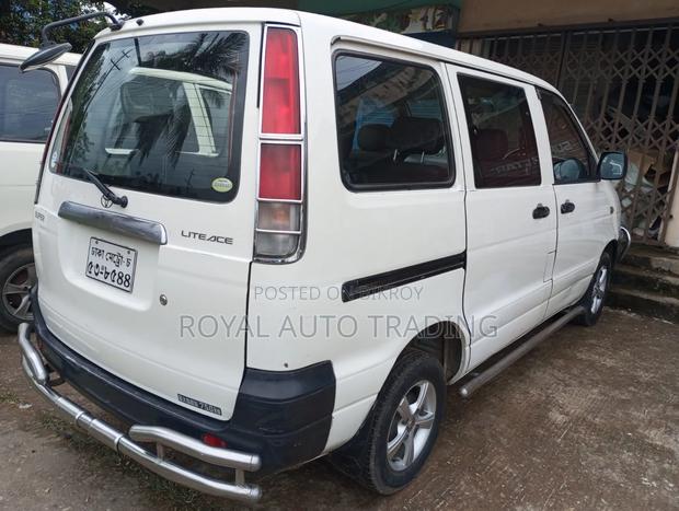 Toyota Noah 2007 White