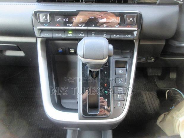 Toyota Voxy Hybrid S-Z 2WD 7-Seater 2022 Pearl