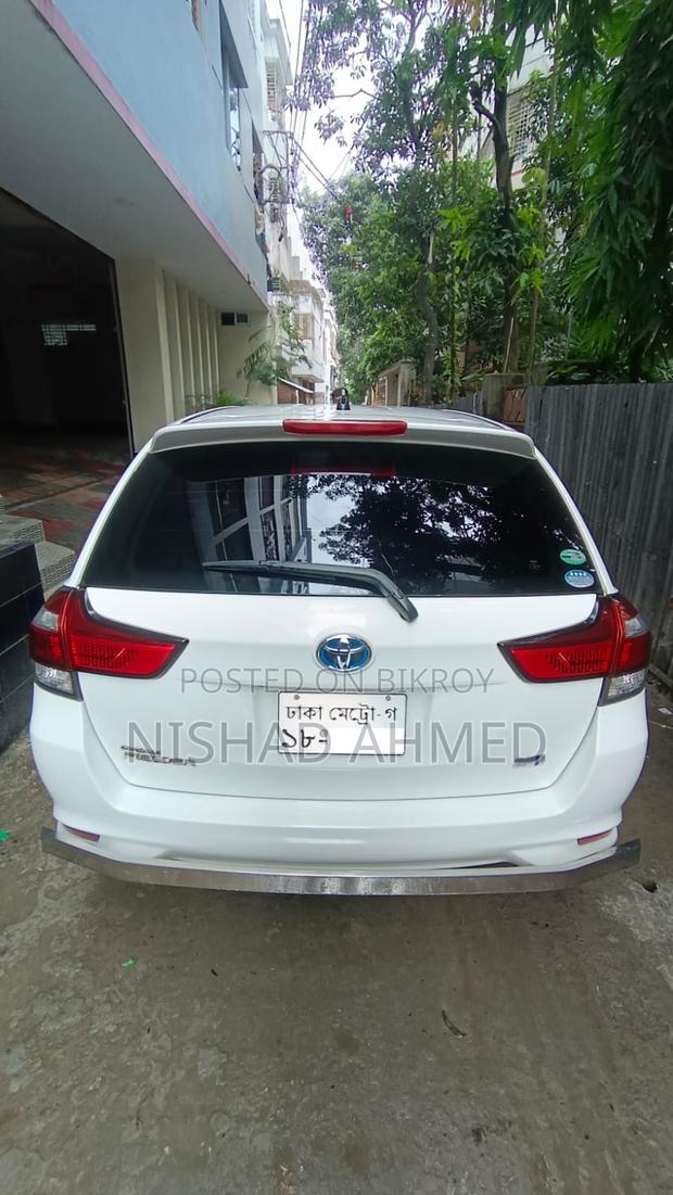 Toyota Corolla Fielder 1.5 Hybrid FWD 2017 White