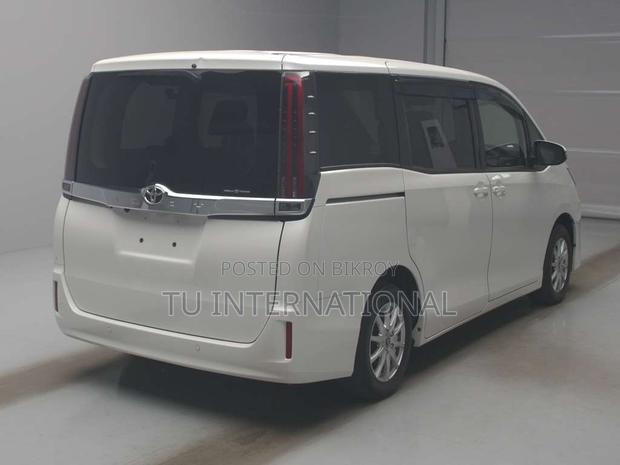 Toyota Noah 2021 Pearl