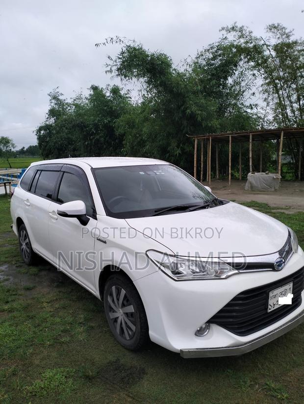 Toyota Corolla Fielder 1.5 Hybrid FWD 2017 White