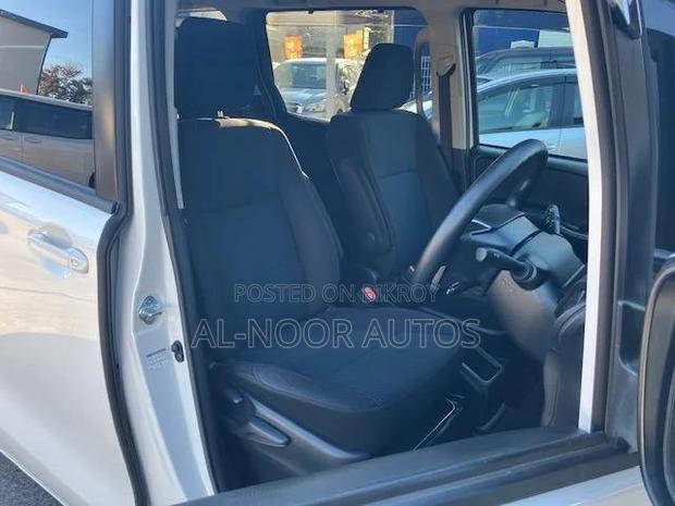 Toyota Noah 2021 White