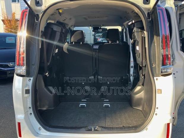 Toyota Noah 2021 White