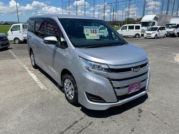 Toyota Noah 2021 Silver