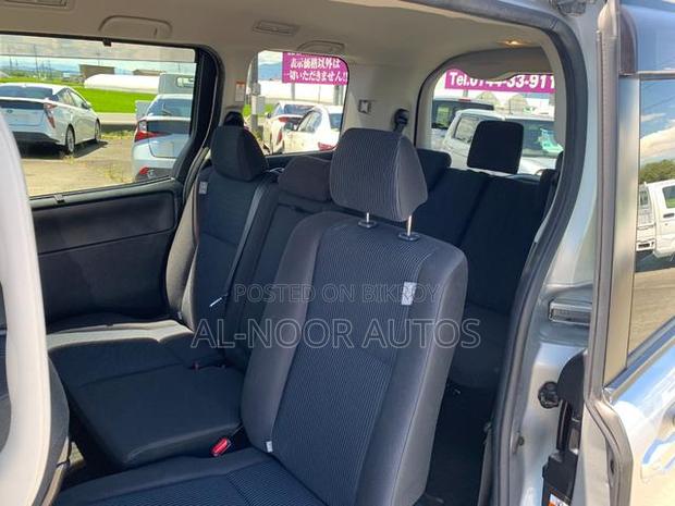 Toyota Noah 2021 Silver