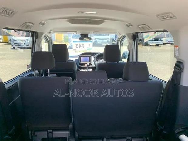 Toyota Noah 2021 Silver