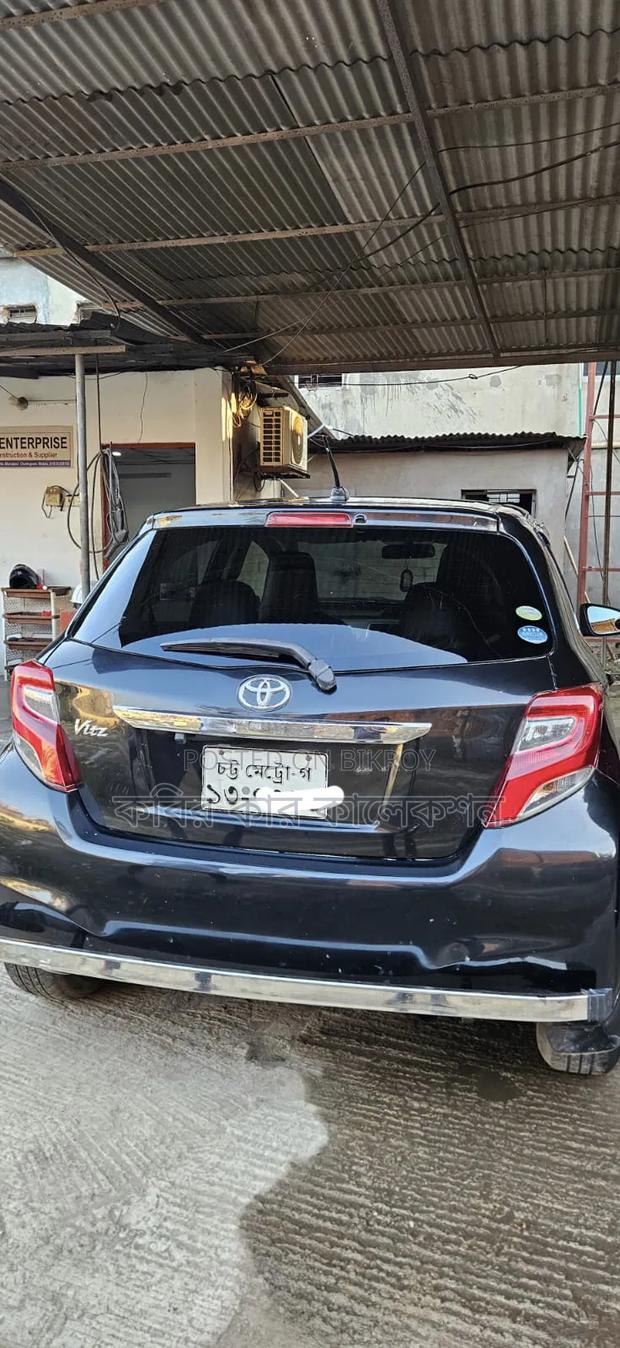 Toyota Vitz 2011 Black