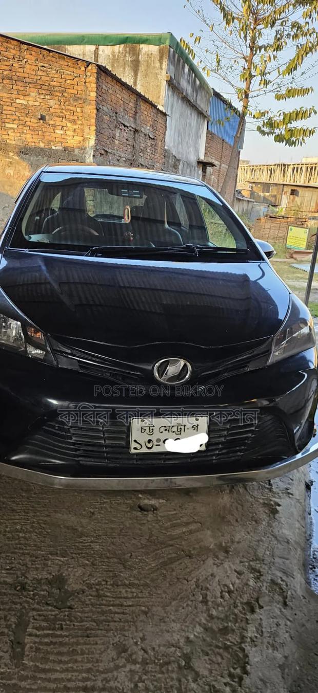 Toyota Vitz 2011 Black
