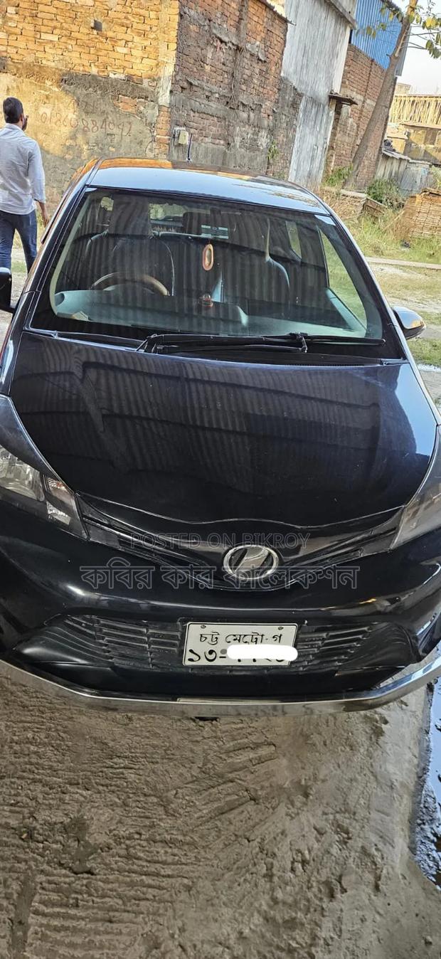 Toyota Vitz 2011 Black