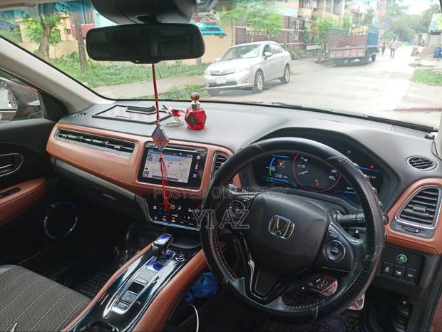 Honda Vezel 2018 Red