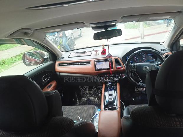 Honda Vezel 2018 Red