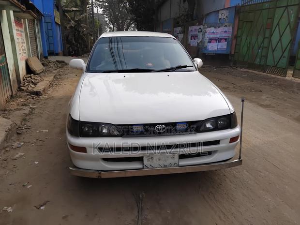 Toyota Corolla 2000 White