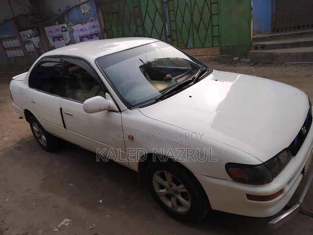 Toyota Corolla 2000 White