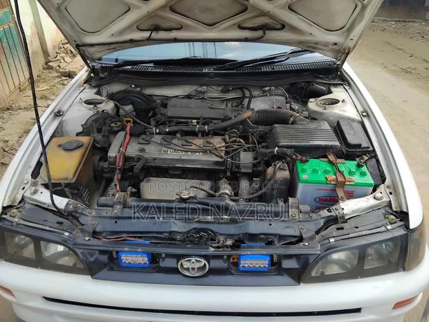 Toyota Corolla 2000 White