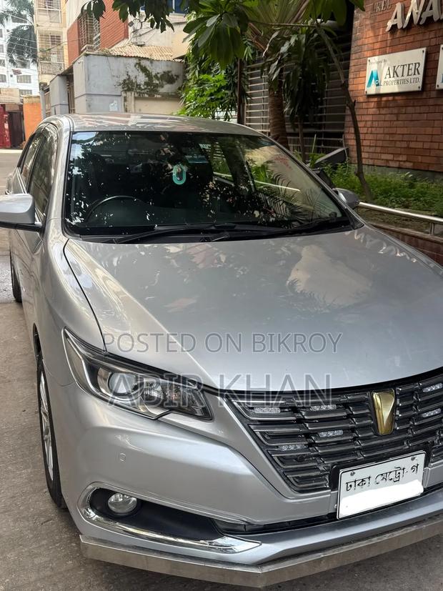 Toyota Premio 2017 Silver