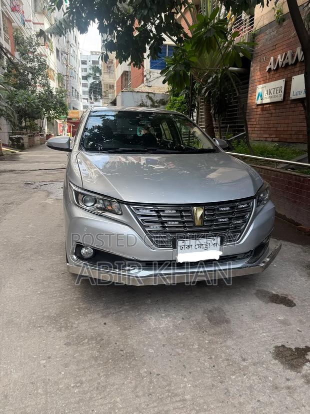 Toyota Premio 2017 Silver