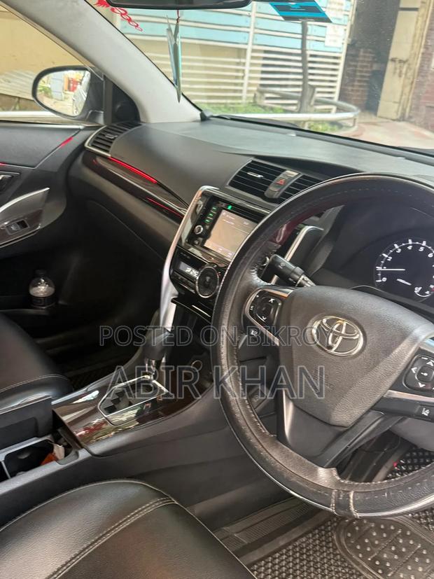 Toyota Premio 2017 Silver