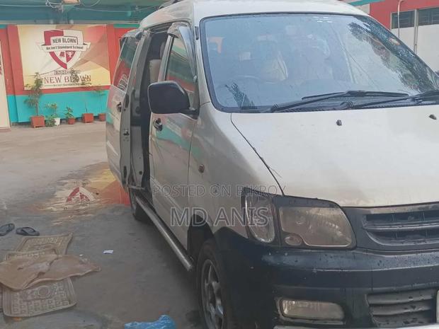 Toyota Noah 2004 White