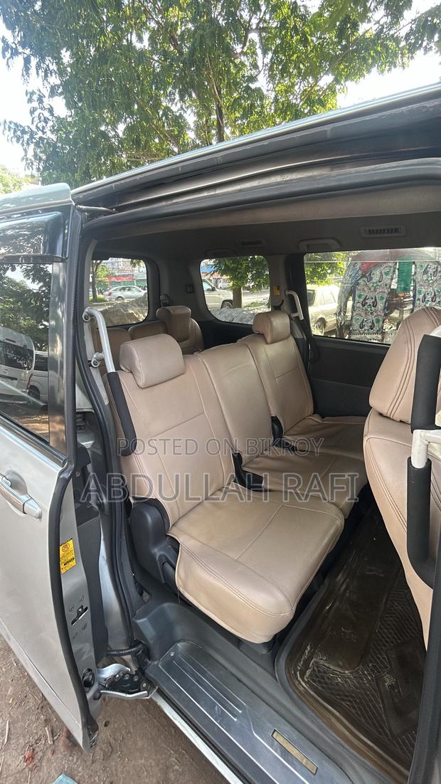 Toyota Noah 2.0 143hp FWD (7 Seater) 2010 Silver