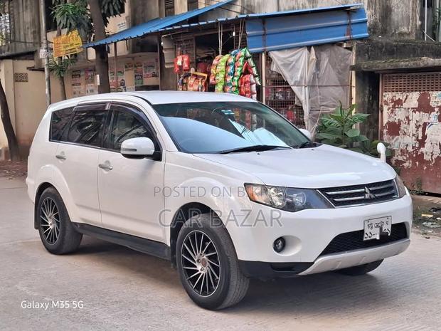 Mitsubishi Outlander XLS 2009 White