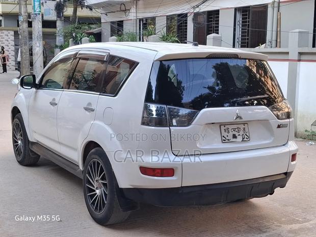 Mitsubishi Outlander XLS 2009 White
