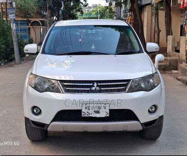 Mitsubishi Outlander XLS 2009 White
