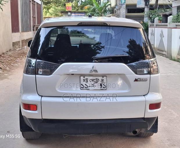 Mitsubishi Outlander XLS 2009 White