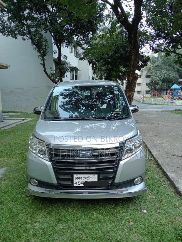 Toyota Noah 1.8 FWD Hybrid (7 Seater) 2016 Silver