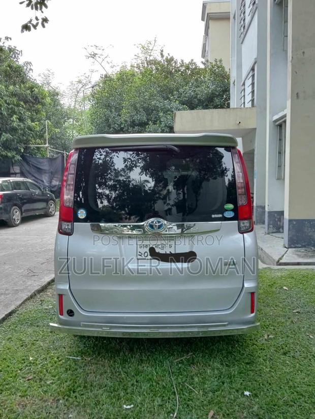 Toyota Noah 1.8 FWD Hybrid (7 Seater) 2016 Silver