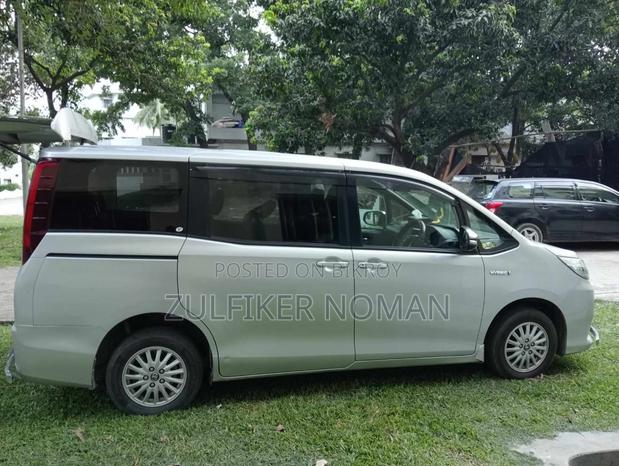 Toyota Noah 1.8 FWD Hybrid (7 Seater) 2016 Silver