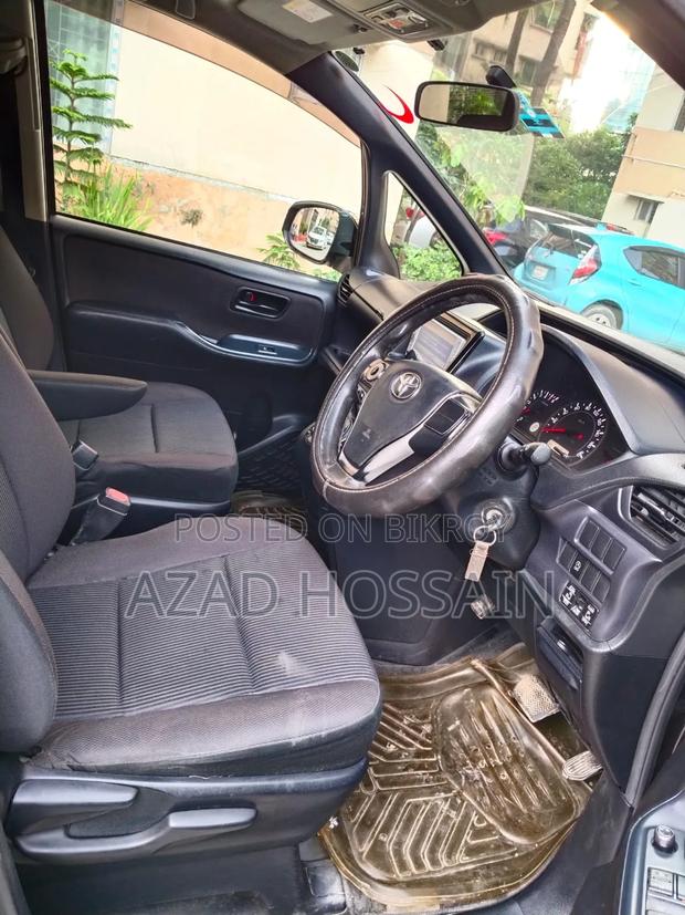 Toyota Noah 2.0 FWD (8 Seater) 2014 Maroon