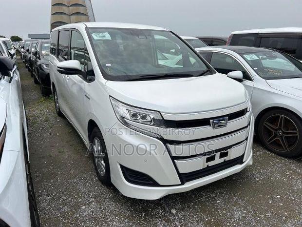 Toyota Noah 2021 Pearl