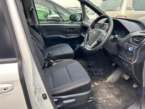 Toyota Noah 2021 Pearl